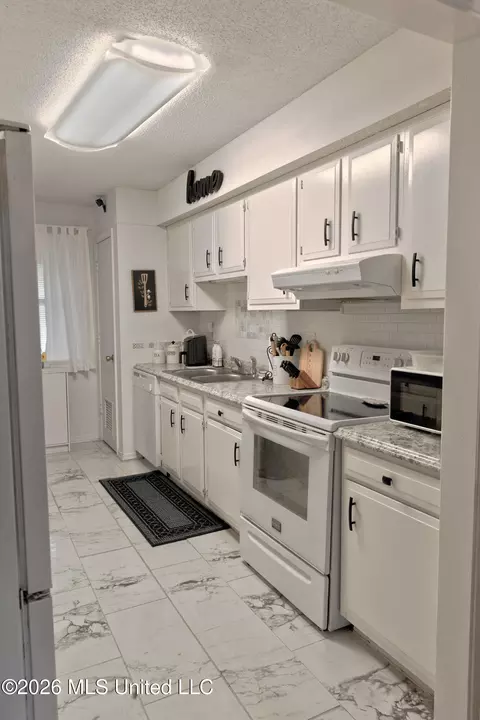 Kitchen - 294 Highpoint Dr, Diamondhead, MS 39525 photo 1 of 2