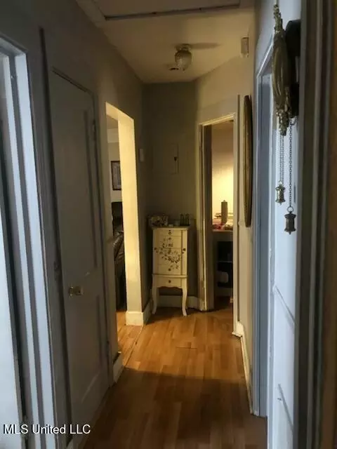 Entry Way - 4201 Larchmont St, Jackson, MS 39209 photo 1 of 1