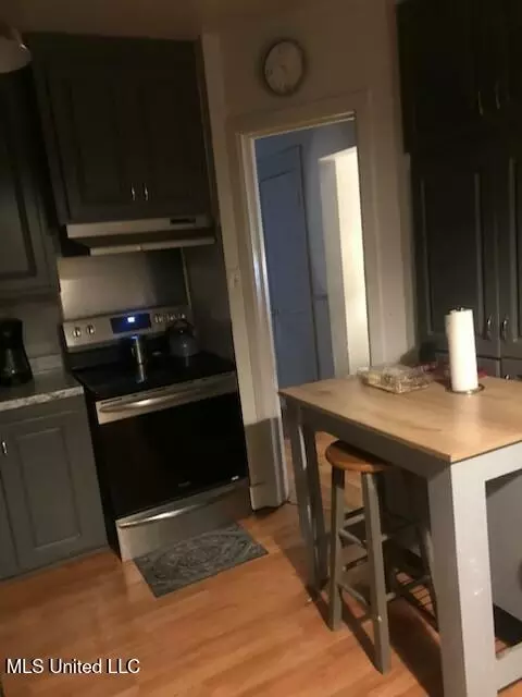 Kitchen - 4201 Larchmont St, Jackson, MS 39209 photo 2 of 2