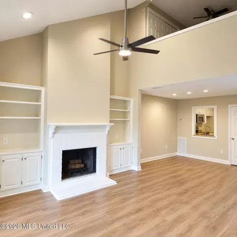 Living - 408 River Pl, Jackson, MS 39211 photo 1 of 6