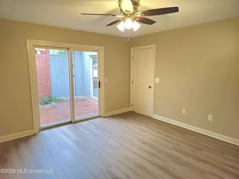 Living - 408 River Pl, Jackson, MS 39211 photo 6 of 6