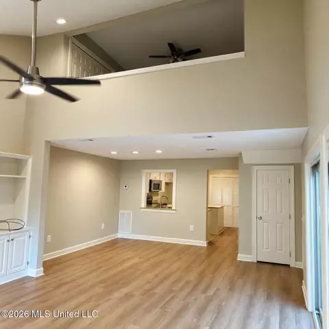 Living - 408 River Pl, Jackson, MS 39211 photo 4 of 6