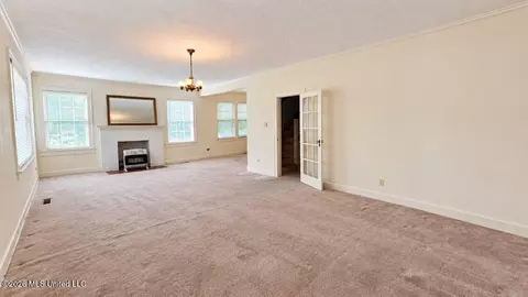 Living - 104 E South Ave, Crenshaw, MS 38621 photo 2 of 2