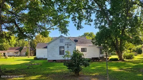 Exterior - 104 E South Ave, Crenshaw, MS 38621 photo 2 of 4