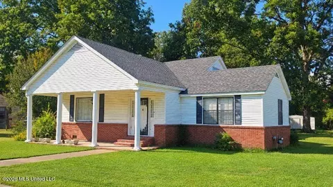 Exterior - 104 E South Ave, Crenshaw, MS 38621 photo 4 of 4