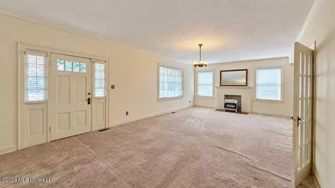 Living - 104 E South Ave, Crenshaw, MS 38621 photo 1 of 2