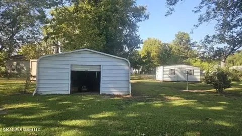Exterior - 104 E South Ave, Crenshaw, MS 38621 photo 3 of 4