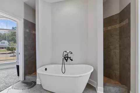 Bath - 3629 Williams Brooke Ln, Hernando, MS 38632 photo 2 of 5