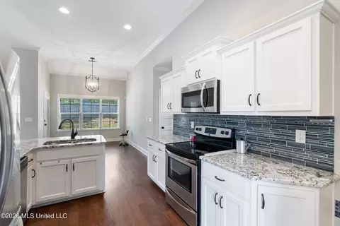 Entry Way - 3629 Williams Brooke Ln, Hernando, MS 38632 photo 2 of 5
