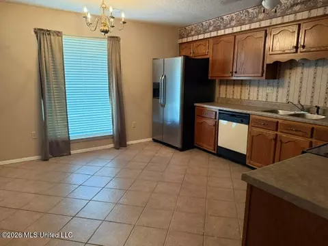 Kitchen - 6521 E Farley Dr, Olive Branch, MS 38654 photo 6 of 6