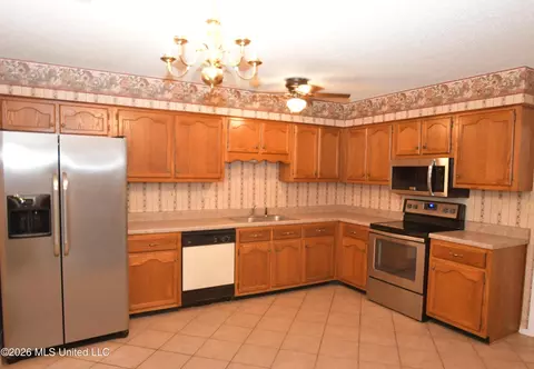 Kitchen - 6521 E Farley Dr, Olive Branch, MS 38654 photo 1 of 6