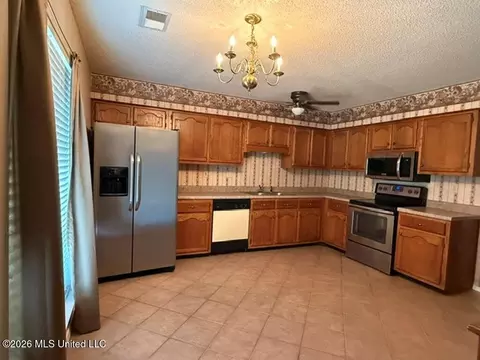 Kitchen - 6521 E Farley Dr, Olive Branch, MS 38654 photo 5 of 6