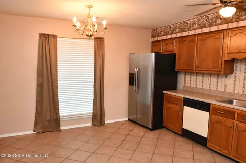 Dining - 6521 E Farley Dr, Olive Branch, MS 38654 photo 1 of 1