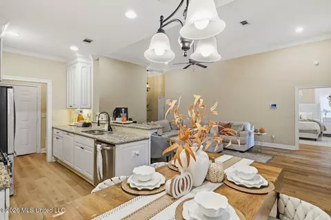 Dining - 304 Ridge Pointe Dr, Brandon, MS 39042 photo 2 of 2