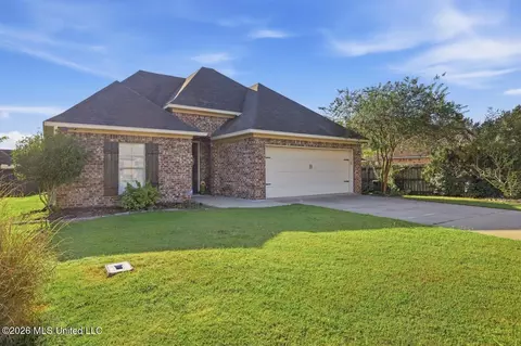 Exterior - 304 Ridge Pointe Dr, Brandon, MS 39042 photo 2 of 5