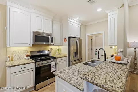 Kitchen - 304 Ridge Pointe Dr, Brandon, MS 39042 photo 1 of 3