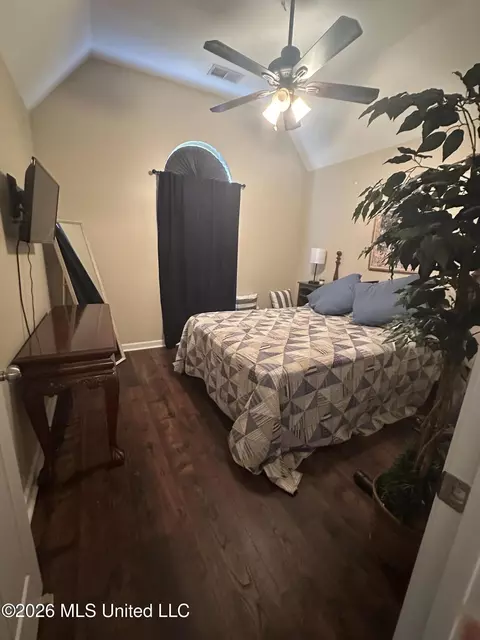 Bedroom - 10330 Loftin Dr, Olive Branch, MS 38654 photo 2 of 2