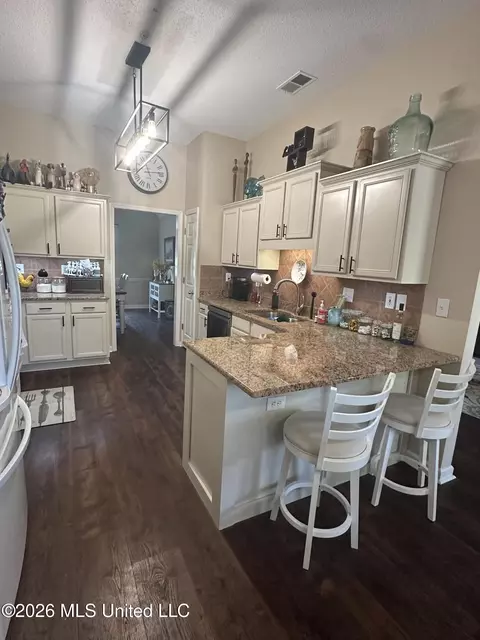 Kitchen - 10330 Loftin Dr, Olive Branch, MS 38654 photo 2 of 2