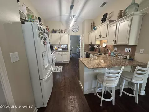 Kitchen - 10330 Loftin Dr, Olive Branch, MS 38654 photo 1 of 2