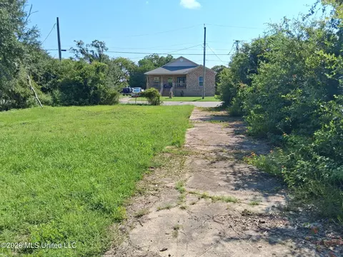 161 Pine St, Biloxi, MS 39530 photo 6