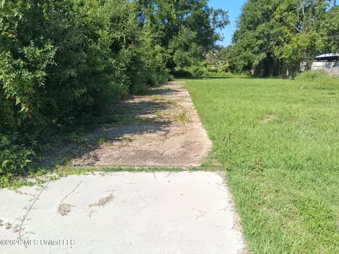 161 Pine St, Biloxi, MS 39530 photo 8