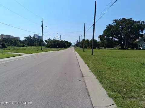 161 Pine St, Biloxi, MS 39530 photo 14