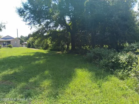 161 Pine St, Biloxi, MS 39530 photo 3