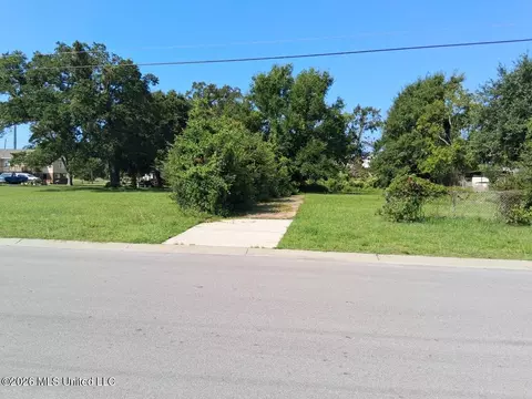 161 Pine St, Biloxi, MS 39530 photo 11