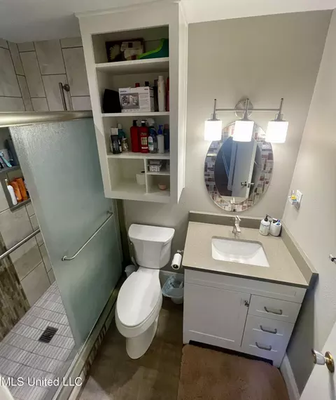 Bath - 403 Lindberg Ave, Natchez, MS 39120 photo 1 of 3