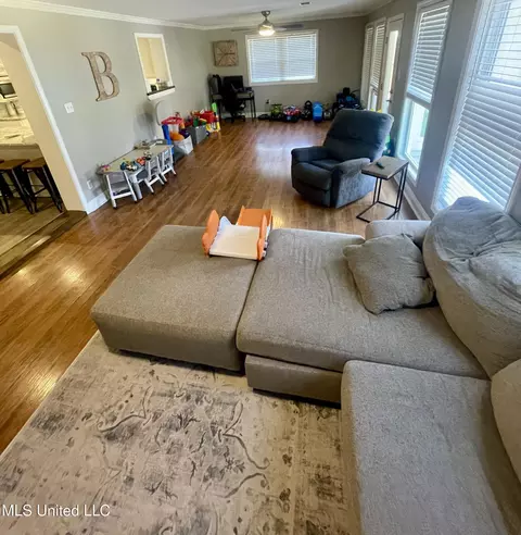 Living - 403 Lindberg Ave, Natchez, MS 39120 photo 1 of 2