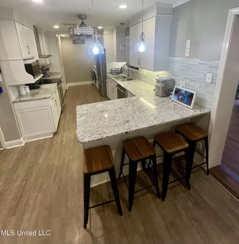 Kitchen - 403 Lindberg Ave, Natchez, MS 39120 photo 3 of 5