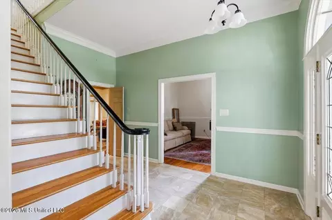 Entry Way - 64 Saint Andrews Pl, Jackson, MS 39211 photo 2 of 4
