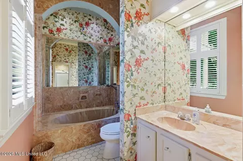 Bath - 64 Saint Andrews Pl, Jackson, MS 39211 photo 2 of 4