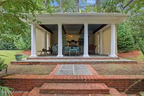 Exterior - 64 Saint Andrews Pl, Jackson, MS 39211 photo 5 of 8