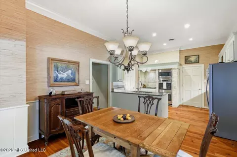 Dining - 64 Saint Andrews Pl, Jackson, MS 39211 photo 2 of 4