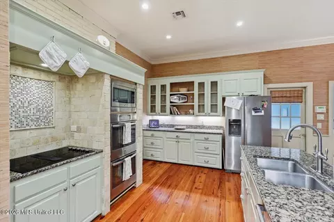 Kitchen - 64 Saint Andrews Pl, Jackson, MS 39211 photo 3 of 3