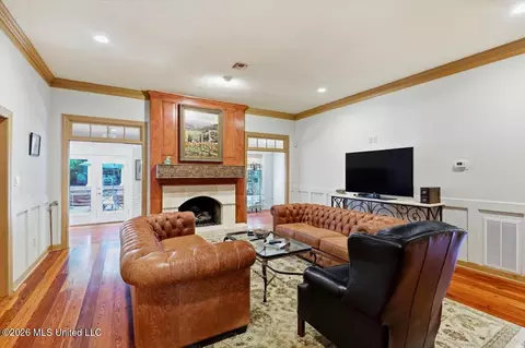 Living - 64 Saint Andrews Pl, Jackson, MS 39211 photo 2 of 2