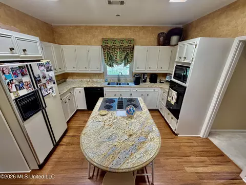 Kitchen - 3157 Mississippi 16, Rolling Fork, MS 39159 photo 2 of 2