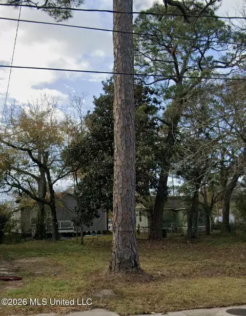 1410 School Ave, Pascagoula, MS 39567