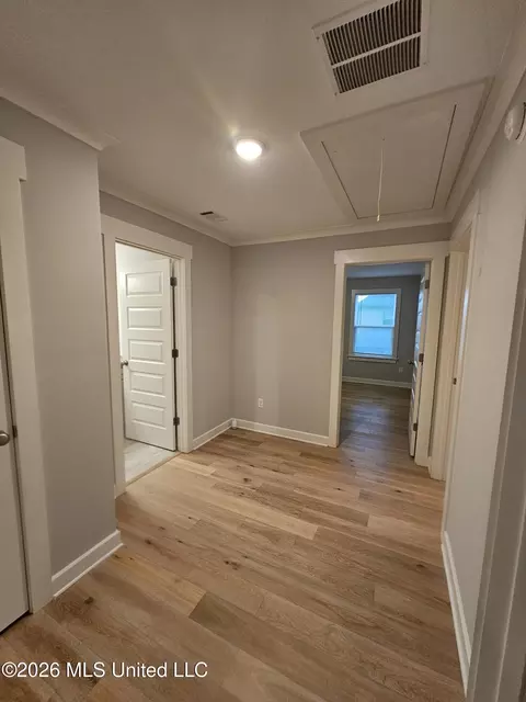 Entry Way - 7175 E Harrier Dr, Olive Branch, MS 38654 photo 2 of 6