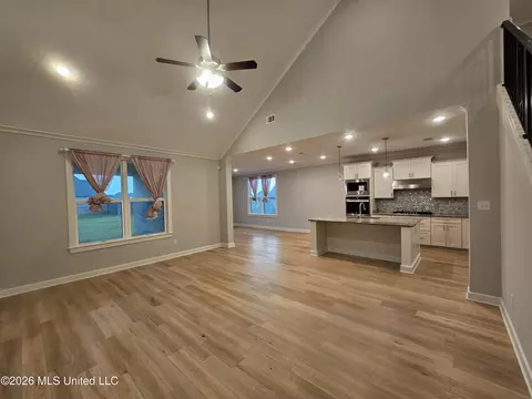 Living - 7175 E Harrier Dr, Olive Branch, MS 38654 photo 2 of 5