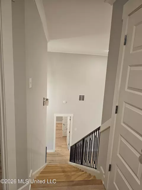 Entry Way - 7175 E Harrier Dr, Olive Branch, MS 38654 photo 4 of 6