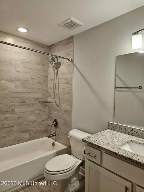Bath - 7175 E Harrier Dr, Olive Branch, MS 38654 photo 3 of 5