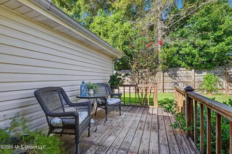 757 Waters View Dr, Biloxi, MS 39532