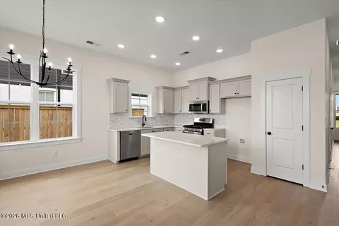 Kitchen - 957 Coahoma Ct, Nesbit, MS 38651 photo 1 of 3