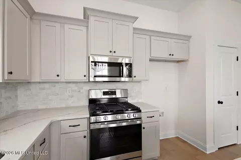 Kitchen - 957 Coahoma Ct, Nesbit, MS 38651 photo 3 of 3
