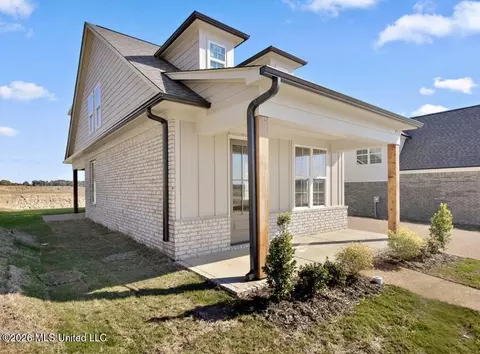 Exterior - 498 Sunflower St, Nesbit, MS 38651 photo 3 of 5