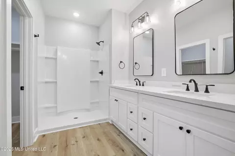 Bath - 11068 Shorecrest Rd, Biloxi, MS 39532 photo 1 of 1