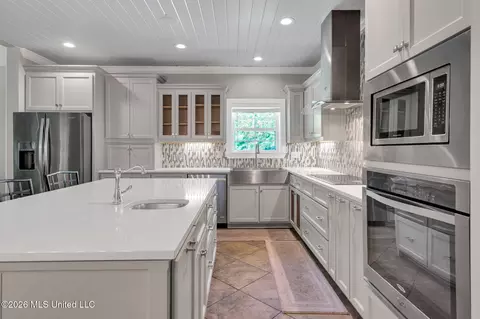 Kitchen - 115 Village Ln, Mccomb, MS 39648 photo 3 of 4
