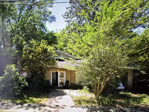 102 S Strahan St, Poplarville, MS 39470